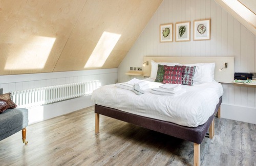 Corfe Castle Cottage | LODGE 2, pet friendly, luxury holiday cottage in Corfe Castle