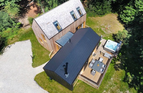 Corfe Castle Cottage | LODGE 22, family friendly, with hot tub in Corfe Castle