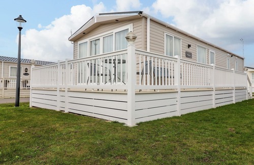 Felixstowe Cottage | LODGE 29 EGRET'S VIEW, family friendly in Felixstowe, Suffolk