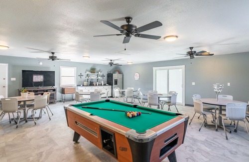 Yantis House | Lodge #4 with Billiard Table, and Outdoor Kitchen