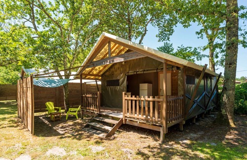 Lesperon RV Rental | 'Lodge 4' with Shared Pool, Private Terrace and Shared Garden