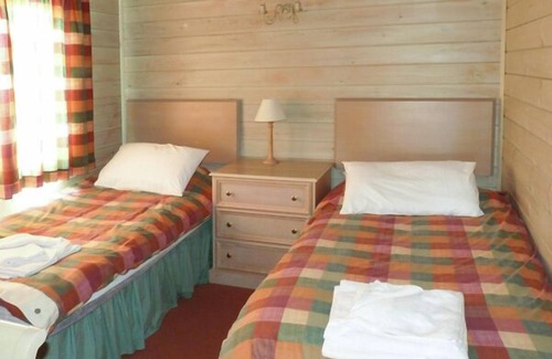 Woolfardisworthy Cabin | LODGE 48, family friendly, with a garden in Woolsery