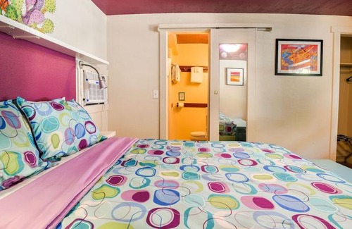 Moab Hotel | Lodge 5 - Downtown location. Studio with shared hot tub. Minutes to Arches N.P.