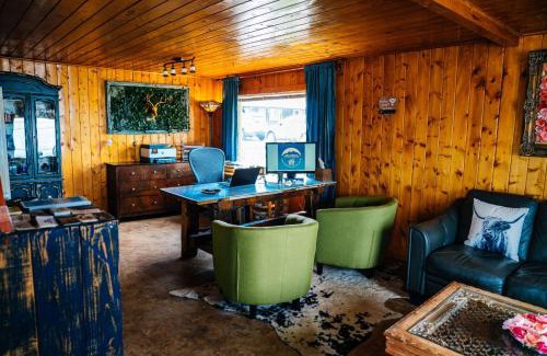 Salida Hotel | Lodge at Poncha Springs
