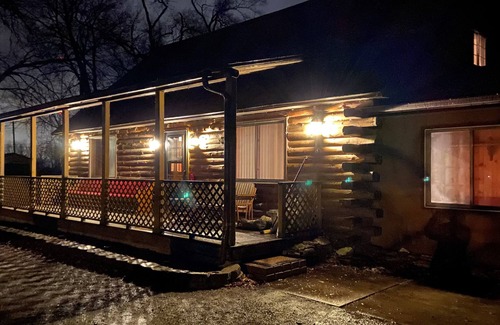 Gypsum House | Lodge/Cabin- Large Groups & Sportsman - Private Beach - Parking -fire pit