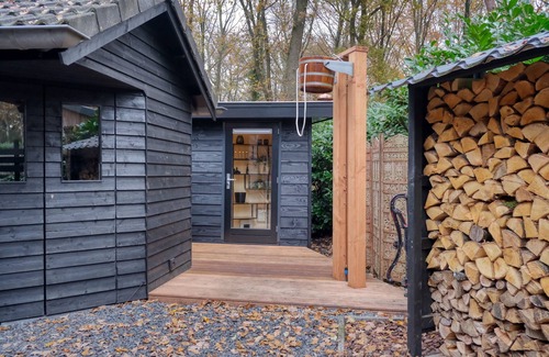 Rheezerveen House | Lodge in a wooded area with Hot Tub & Sauna