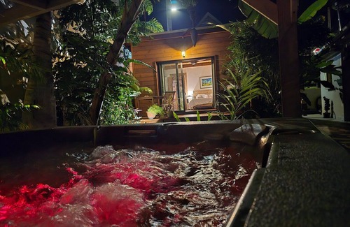 Les Avirons House | Lodge Kailua with jacuzzi in the heart of the city