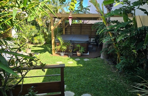 Les Avirons House | Lodge Kailua with jacuzzi in the heart of the city