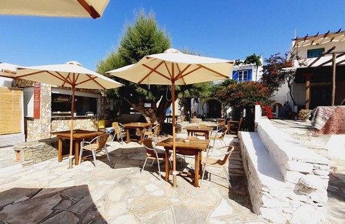 Platis Gialos Apartment | Lodge Narlis - Erato Room - Next to the beach with sea view