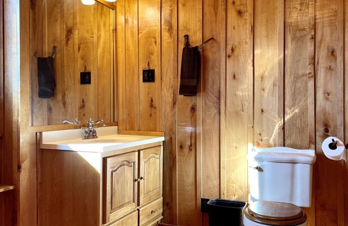 New Plymouth Cabin | Lodge on 100 Secluded Acres in Hocking Hills