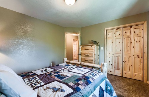 Wheatland Cabin | Lodge on the Bluegrass; 60 acres, a pond with sandy beach & 1/3 mile of river.