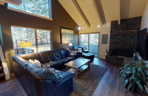 Tennis Village Condo | Lodge-Style Escape with A/C, BBQ & Walk to Spa