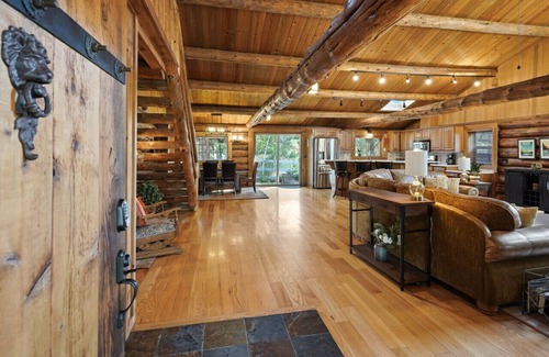 Mountain View House | Lodge Vibes in the City - Large Log Home