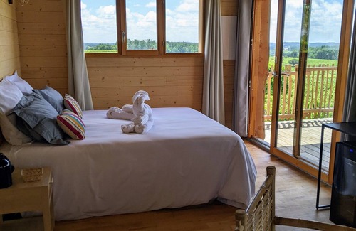 Monbazillac Ski Chalet | Lodges Avec spa Privatif en Dordogne