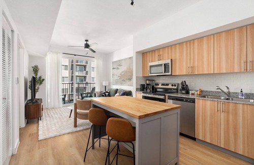 Addicks Apartment | Lodgeur | Stylish 1BR w/balcony | Energy Corridor