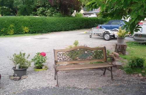 Conde-sur-lʼEscaut Cottage | lodging of the hermitage (stage) Maurice and Claudie accomodate you in a frame