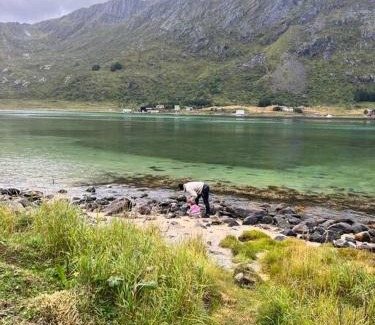 Flakstad Apartment | Lofoten Fjord Apartment - Kvalvika Beach & Ryten