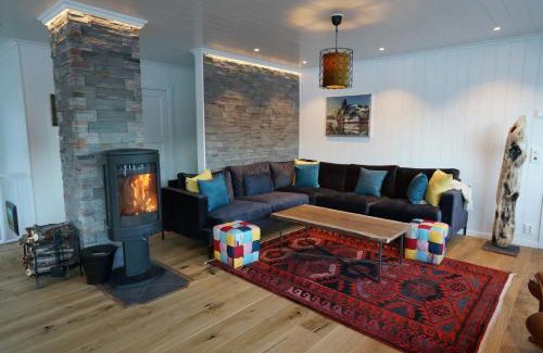 Hamnøya House | Lofoten panoramic luxury home with sauna