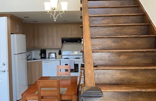 Bellerive Apartment | Loft 16 pieds de plafond avec deux terrasses!