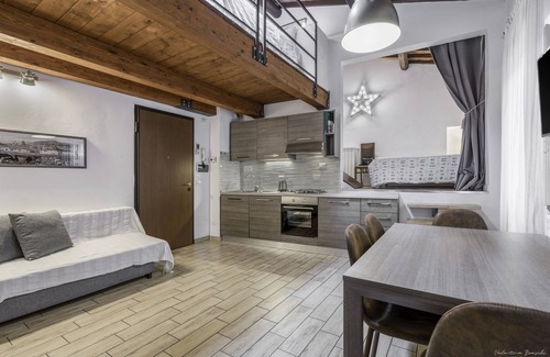 Le Cure Apartment | Loft Conversion, aircon, walk to historic centre, sleeps 4+2, parking, free Wifi