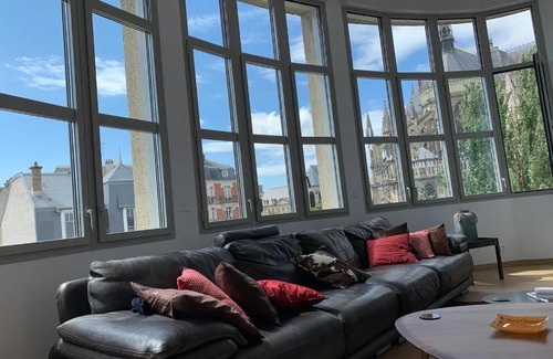Reims City Centre Apartment | Loft des Sacres - Vue unique sur la Cathédrale
