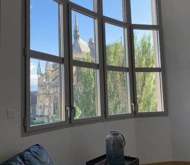 Reims City Centre Apartment | Loft des Sacres - Vue unique sur la Cathédrale