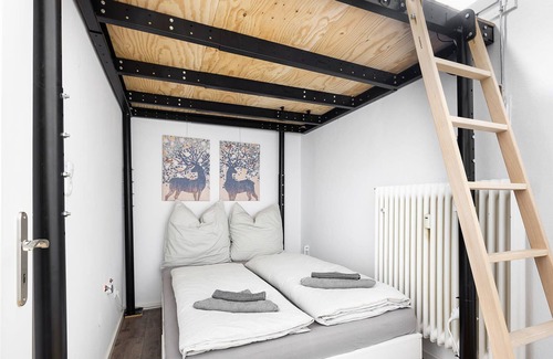Neuhausen Apartment | Loft flair near Rotkreuzplatz