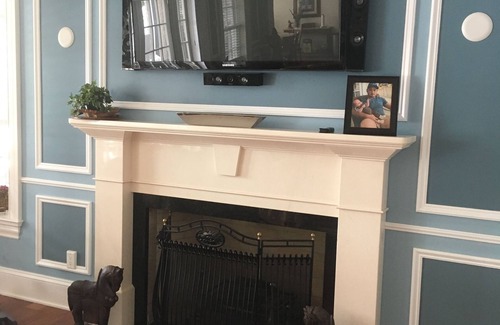 Dufferin Bed & Breakfast | Loft Guest Room 3 w/Skylight Balconyn