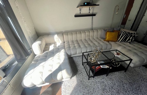 Norma Triangle Apartment | LOFT IN THE HEART OF DTLA! Minutes away from all of the Los Angeles jewels
