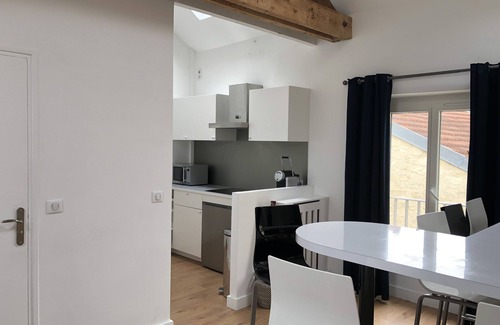 Centre Apartment | LOFT in the heart of Nanterre Ville 11 mm from the Champs Elysée