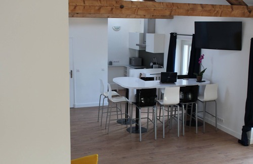 Centre Apartment | LOFT in the heart of Nanterre Ville 11 mm from the Champs Elysée