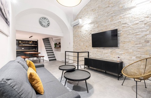 Old Town Apartment | Loft in the heart of Old City - 2 bedrooms - A/C