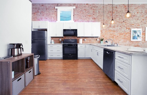 Kalamazoo Condo | Loft in the Zoo Premium downtown apartment!