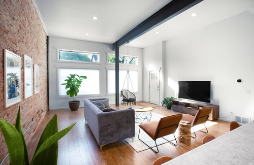 Kalamazoo Condo | Loft in the Zoo Premium downtown apartment!