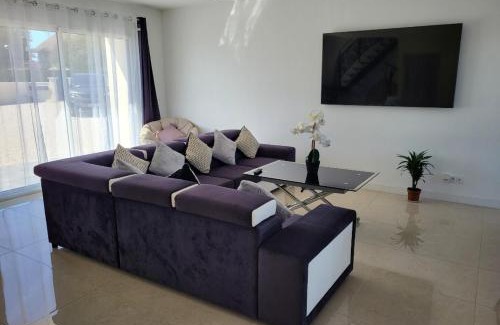 Oslon Apartment | Loft l'escale Gîte Les Camélias 71