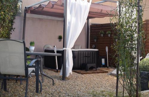 Maillane Apartment | Loft Le Mistral avec SPA extérieur en saison
