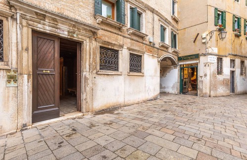 Cannaregio Apartment | Loft on two levels exposed beam