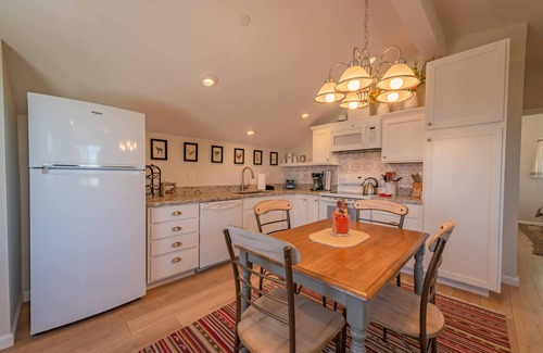 Paso Robles House | Loft on Vineyard Estate w/360 Views and Hot Tub!