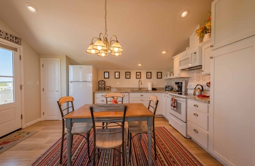 Paso Robles House | Loft on Vineyard Estate w/360 Views and Hot Tub!