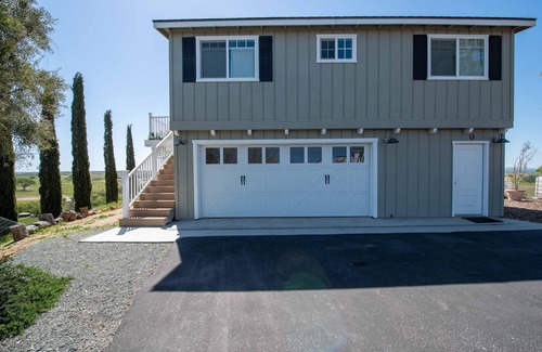 Paso Robles House | Loft on Vineyard Estate w/360 Views and Hot Tub!