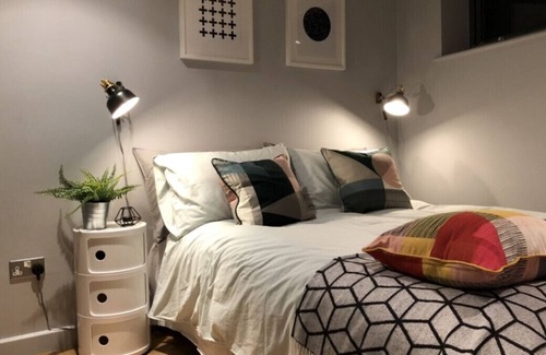 Coventry Apartment | Loft Penthouse + gated parking + 300mbps Wi-Fi
