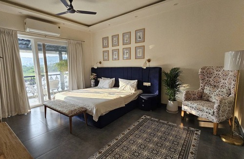 Nerul Bed & Breakfast | Loft Style Duplex w Forest View - The Open House