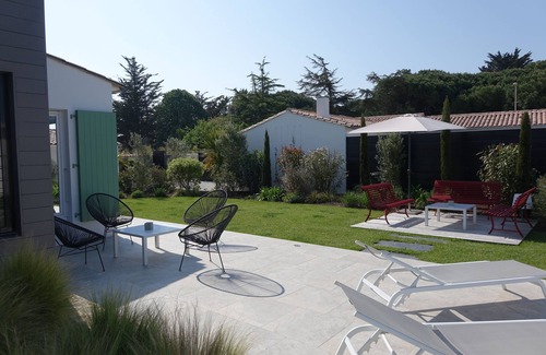 Le Bois-Plage-en-Re Villa | Loft-style villa with heated pool, fully renovated by architect