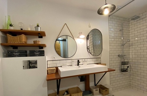 Saint-Jean-le-Thomas House | Loft-style home in the Bay of Mont St. Michel