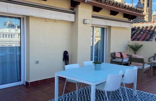 Zaragoza Apartment | Loft-style penthouse, with unbeatable views of the Plaza del Pilar.