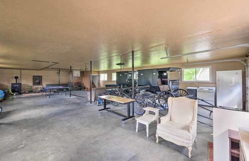 Huntsburg House | Loft Unplugged w/Outdoor Space in Amish Country!