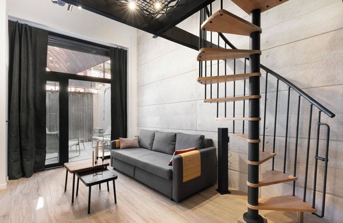 Cimiez Apartment | Loft with hanging net Japanese WC with terrace