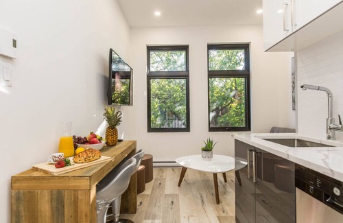 Mile End Condo | Lofts du Parc Lahaie - Mile End - Cozy Modern Studio Apt 303