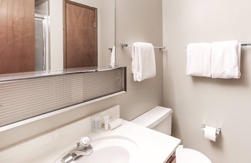Dollar Point Condo | Lofty Condo with Balcony, Partial Lake Views, Shared Pool, Tennis and Sauna