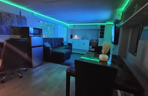 Hempstead House | Lofty Cozy Suite near Nassau Coliseum and Hofstra University